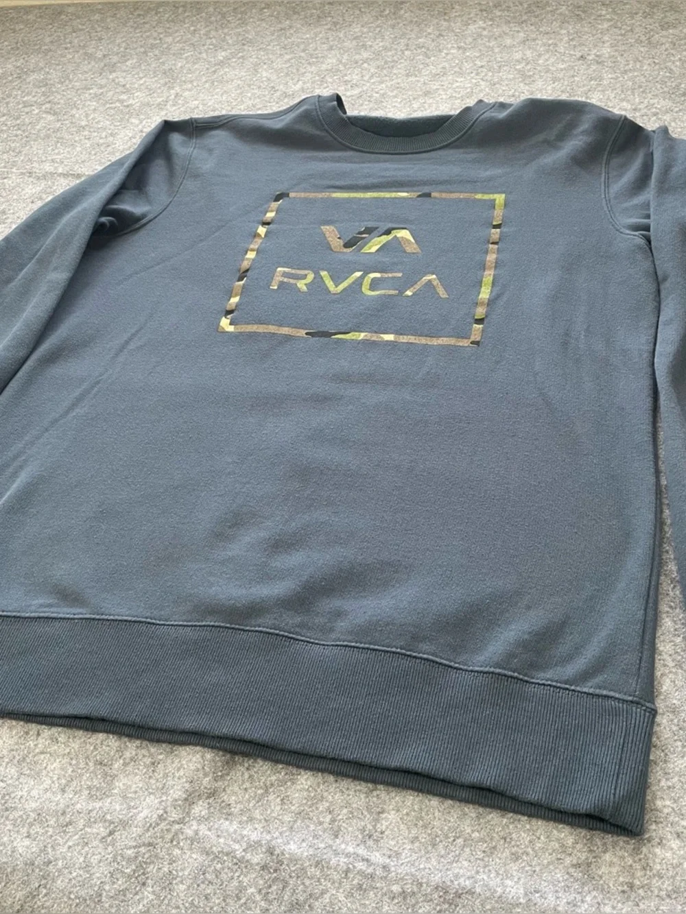RVCA Crewneck Sweatshirt Mens Size L Teal Blue Camo Logo Artist Network Program